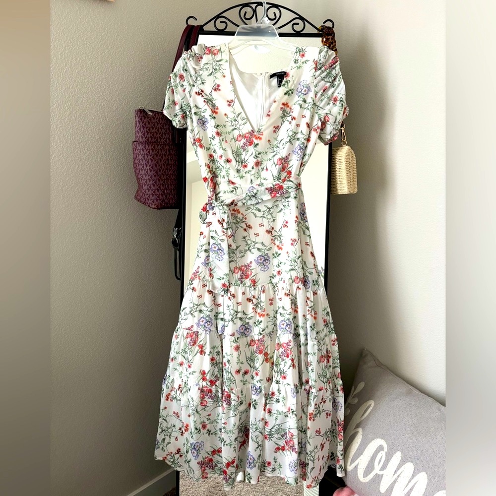 Beautiful flower maxi dress!
